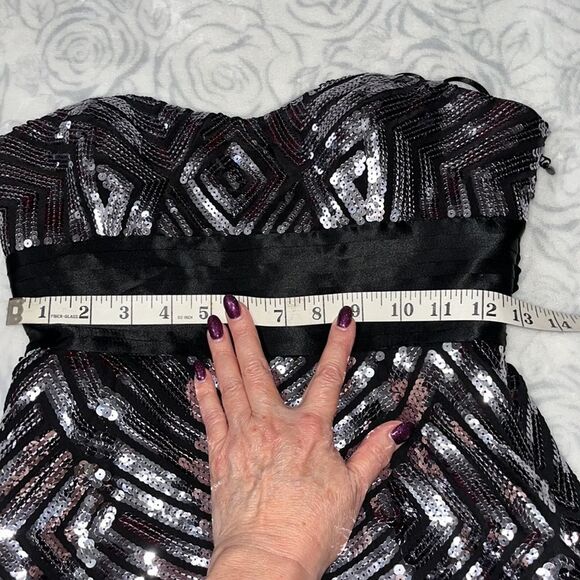 Sequined glam! BCBG Max Azria stunning strapless cocktail dress. Sz 2. - Picture 8 of 14